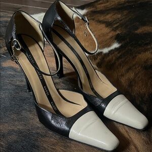 Real Vintage Gucci Two-Tone Black and White Leather Ankle-Strap Pumps
